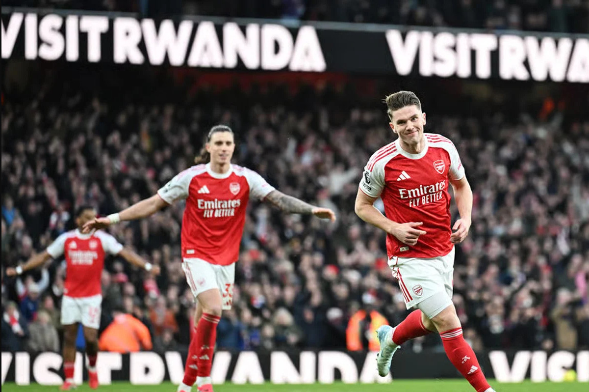 গিওকারেসের জোড়া গোলে সান্ডারল্যান্ডকে উড়িয়ে দিল আর্সেনাল