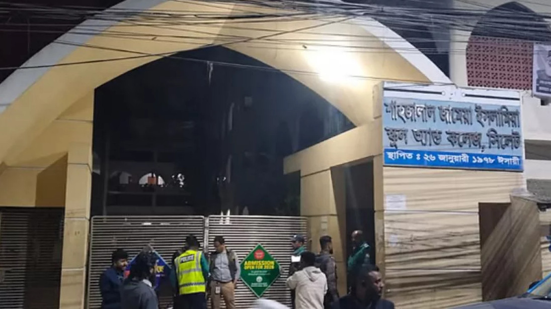 সিলেটে পর্যবেক্ষক পরিচয়ে কেন্দ্রে ঢোকার চেষ্টা, আটক ৩