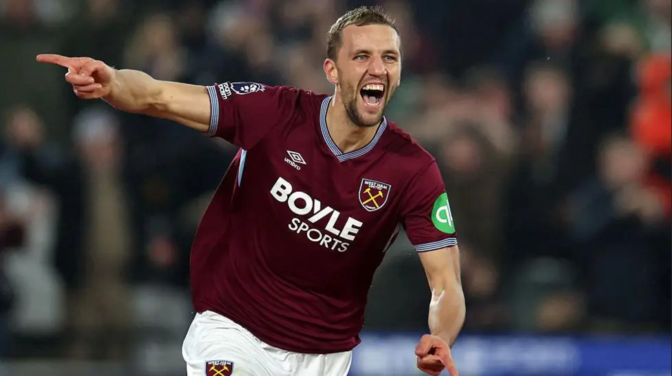 শেষ মুহূর্তের গোলে নাটকীয় ড্র ম্যানইউ’র