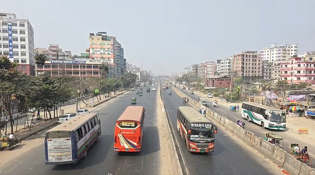 সড়কে চলছে যেসব যানবাহন