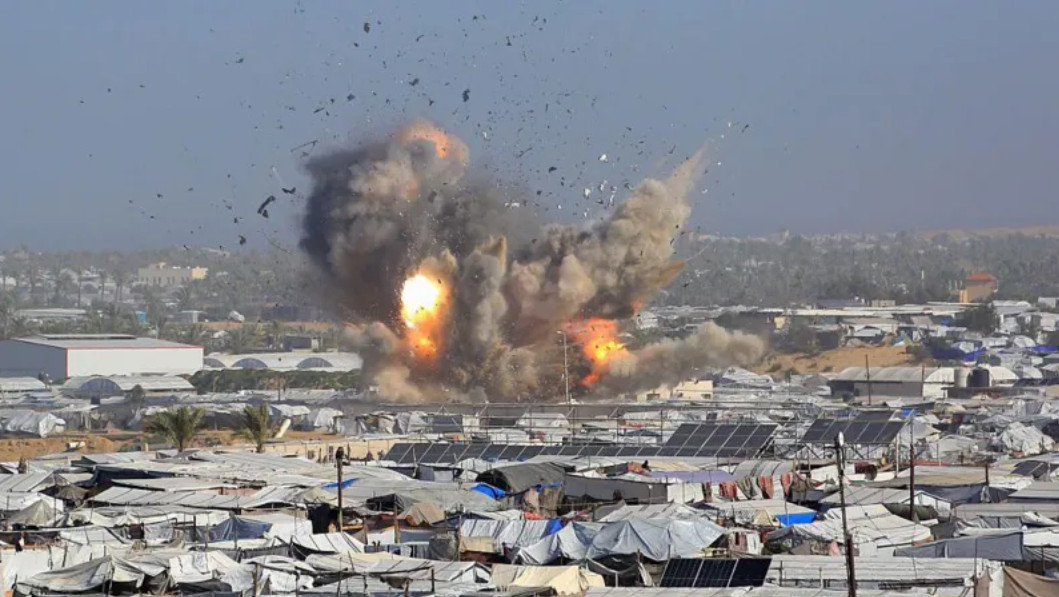 গাজায় বিমান হামলা চালিয়ে ৩২ ফিলিস্তিনিকে হত্যা করল ইসরায়েল