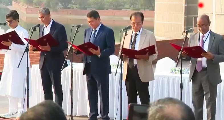 কে কোন মন্ত্রণালয়ের দায়িত্ব পেলেন