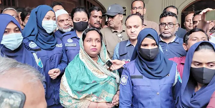 শ্রমিক হত্যা মামলায় সেলিনা হায়াৎ আইভীকে শ্যোন অ্যারেস্ট