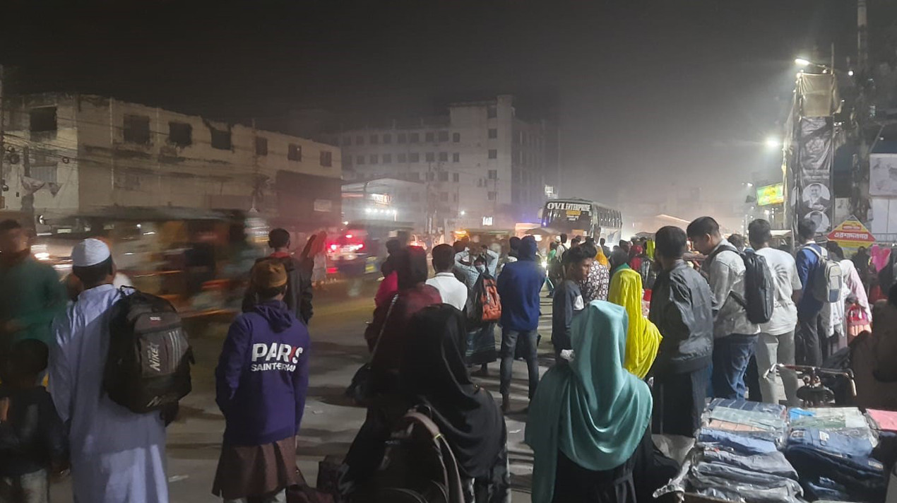 ভোট দিতে ঢাকা ছাড়ছেন মানুষ