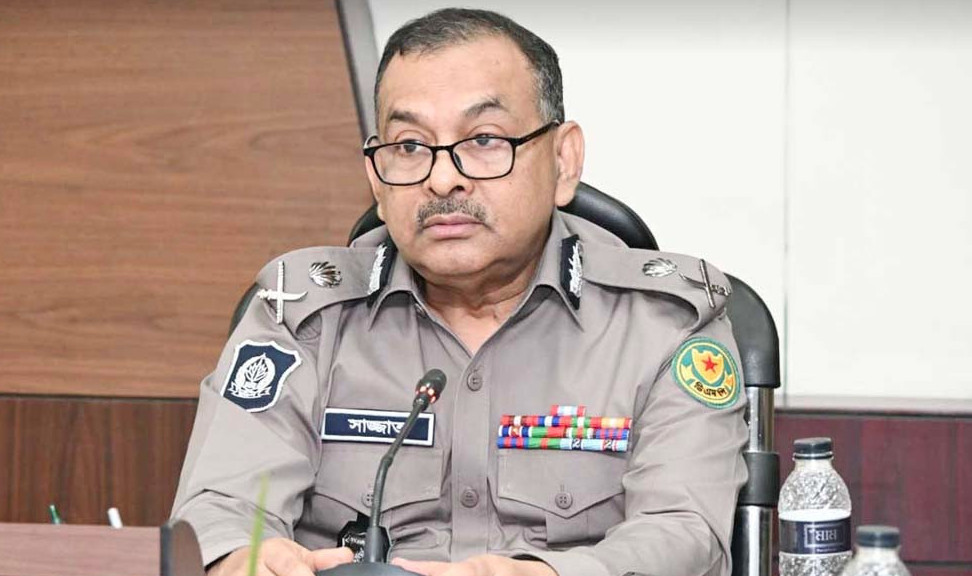 আন্দোলনকারীদের সঙ্গে সংঘর্ষের ঘটনায় ১৬ পুলিশ আহত : ডিএমপি