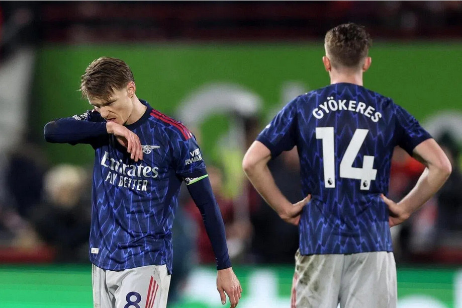 শিরোপা লড়াইয়ে বড় হোঁচট আর্সেনালের 