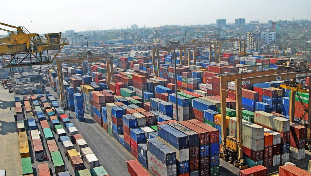 দ্বিতীয় দিনেও কর্মবিরতিতে স্থবির চট্টগ্রাম বন্দর