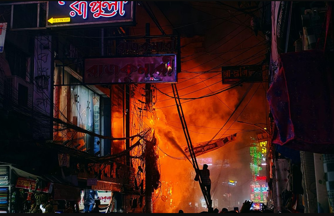 চট্টগ্রামের টেরিবাজারে আগুন
