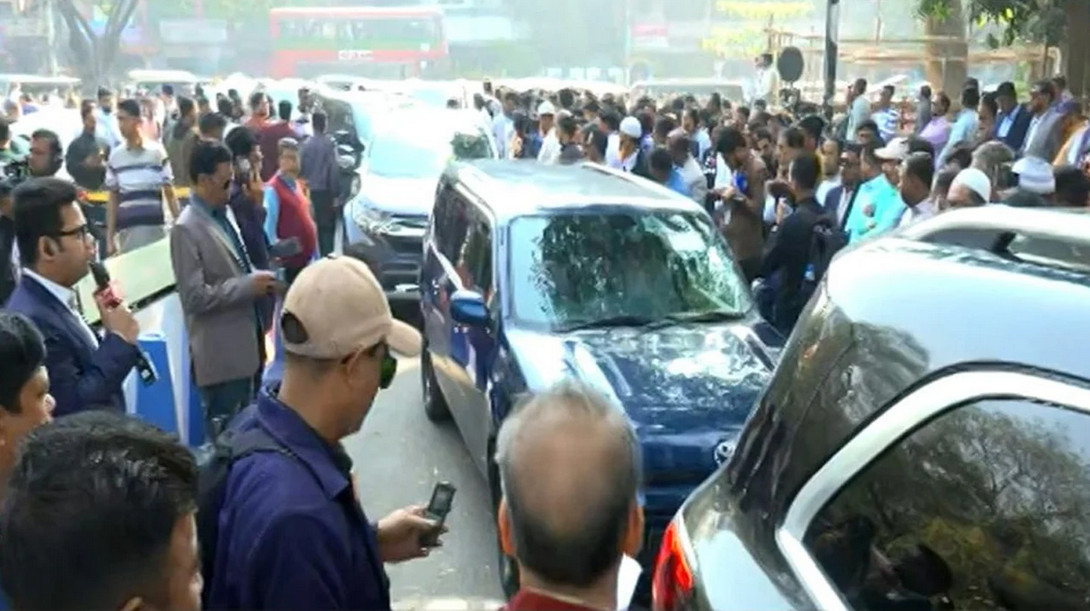 নবনির্বাচিত এমপিরা শপথ নিতে সংসদ ভবন এলাকায় আসতে শুরু করেছেন 