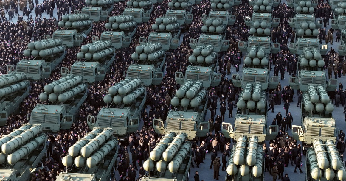 পারমাণবিক অস্ত্র বহনে সক্ষম লঞ্চার উন্মোচন উত্তর কোরিয়ার