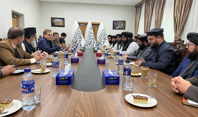 পাকিস্তানকে পাল্টা জবাব দিতে আফগানিস্তানে জরুরি বৈঠক