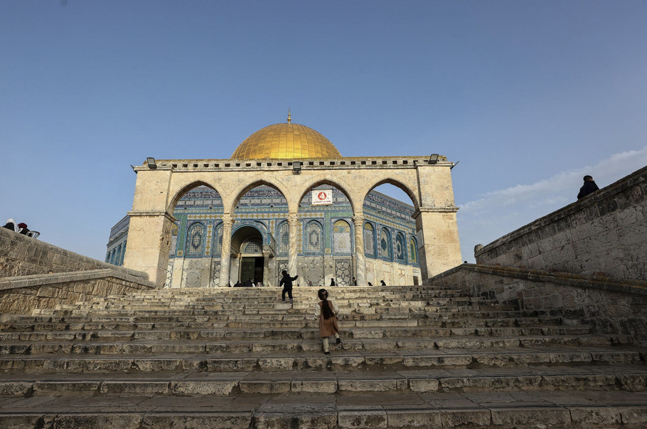 আল-আকসায় মাত্র ১০ হাজার ফিলিস্তিনিকে জুমার নামাজের অনুমতি দেবে ইসরাইল