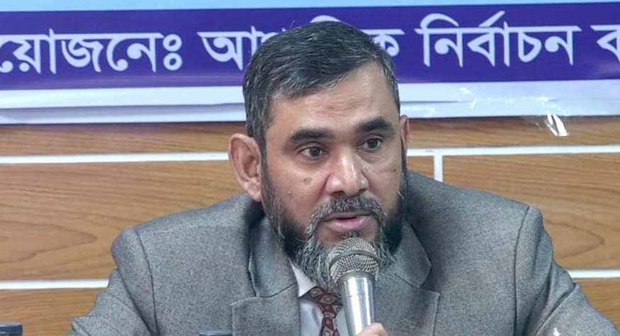 ভোটকেন্দ্রে মোবাইল নিতে পারবেন সাংবাদিক ও পর্যবেক্ষকরা : ইসি সানাউল্লাহ