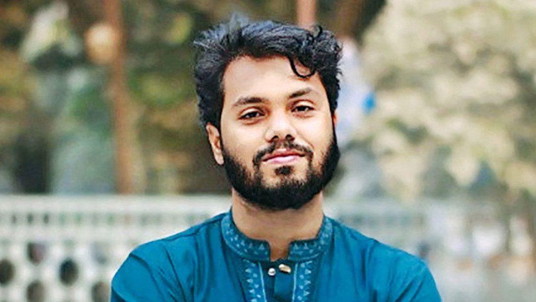 ওসমান হাদির পরিবারকে ফ্ল্যাটের দলিল হস্তান্তর করলেন প্রধান উপদেষ্টা