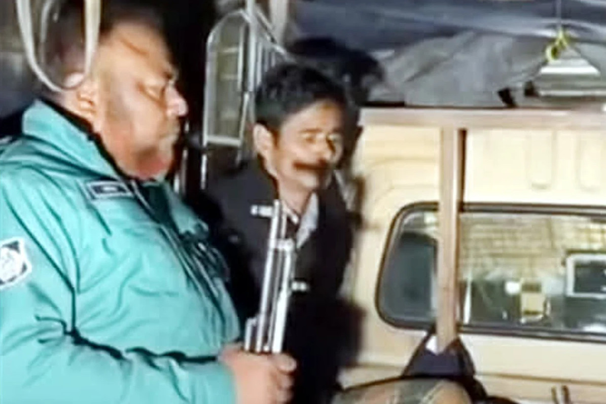 চট্টগ্রামে বিদেশি পিস্তলসহ রোহিঙ্গা গ্রেফতার