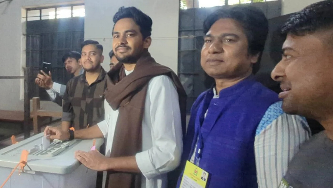 ভোট দিলেন আসিফ মাহমুদ সজিব ভূঁইয়া