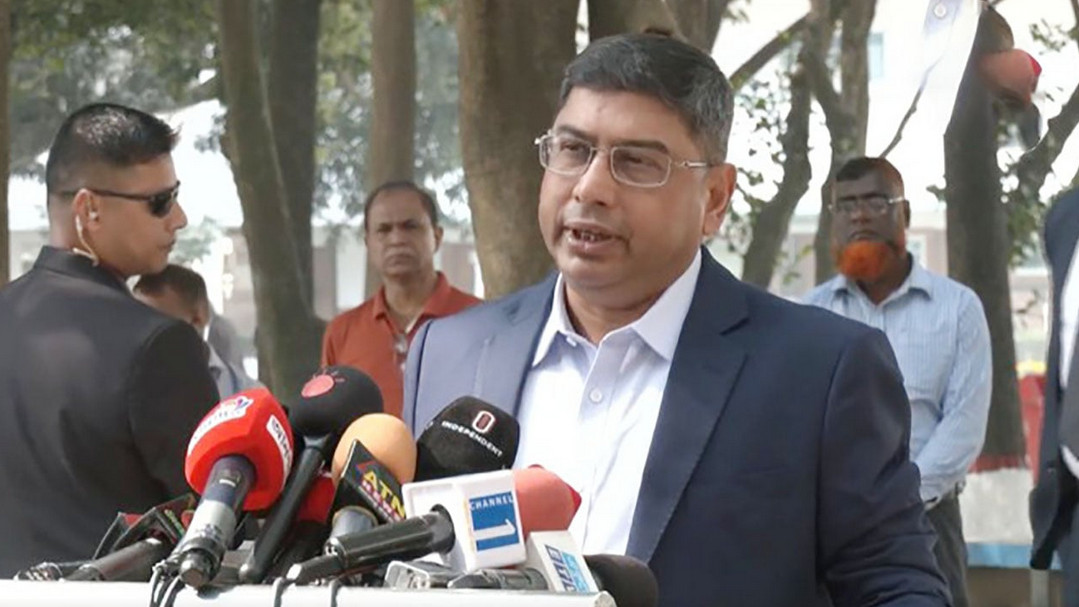 আপনারা কেন্দ্রে গিয়ে নির্ভয়ে ভোট দিন: সেনাপ্রধান