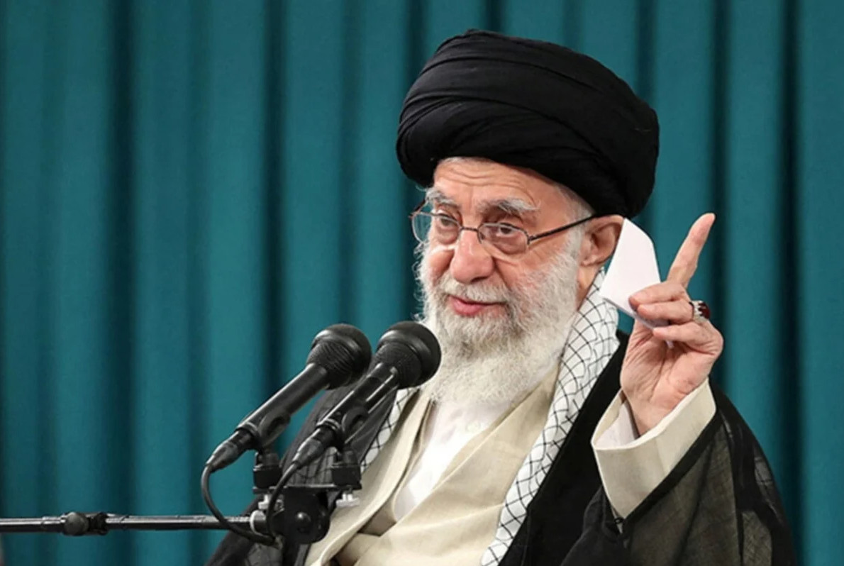 খামেনির শেষ হুঁশিয়ারি, গোপন অস্ত্র বের করবে ইরান?