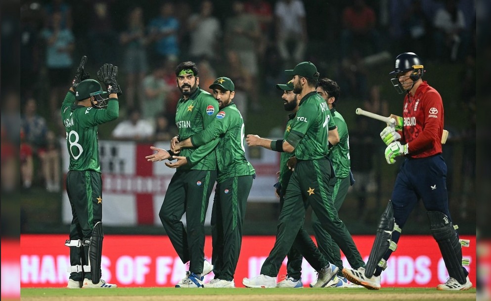 ইংল্যান্ডের কাছে হেরে সেমির যে সমীকরণের সামনে পাকিস্তান