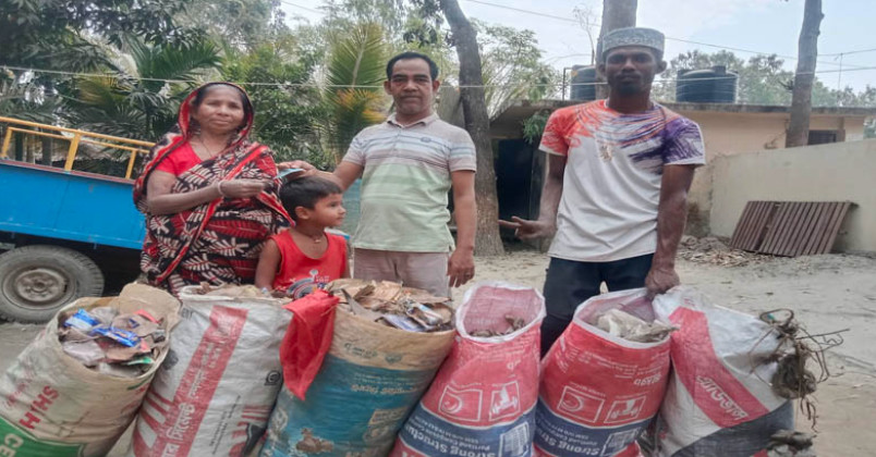 সিরাজগঞ্জে এক বস্তা আর্বজনার বিনিময়ে ১শ’ টাকা