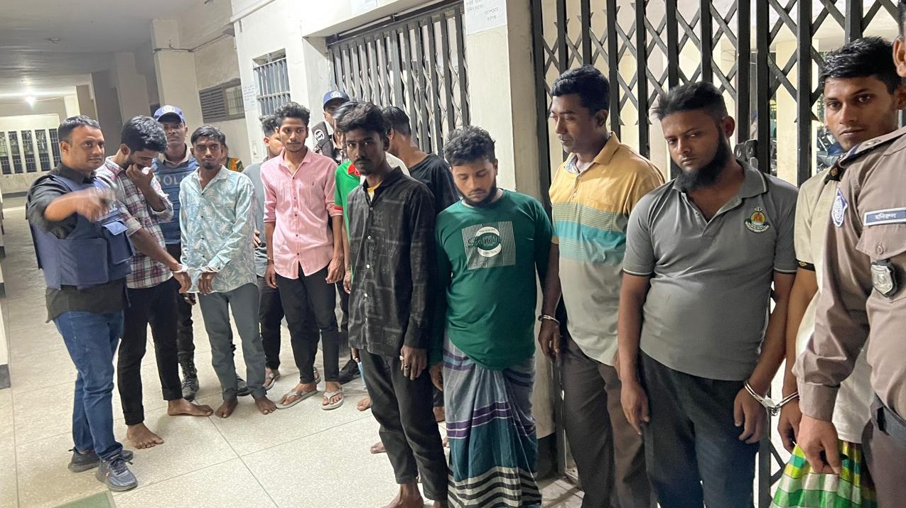 মোহাম্মদপুর ও আদাবরে পুলিশের সাঁড়াশি অভিযানে ৪২ জন আটক