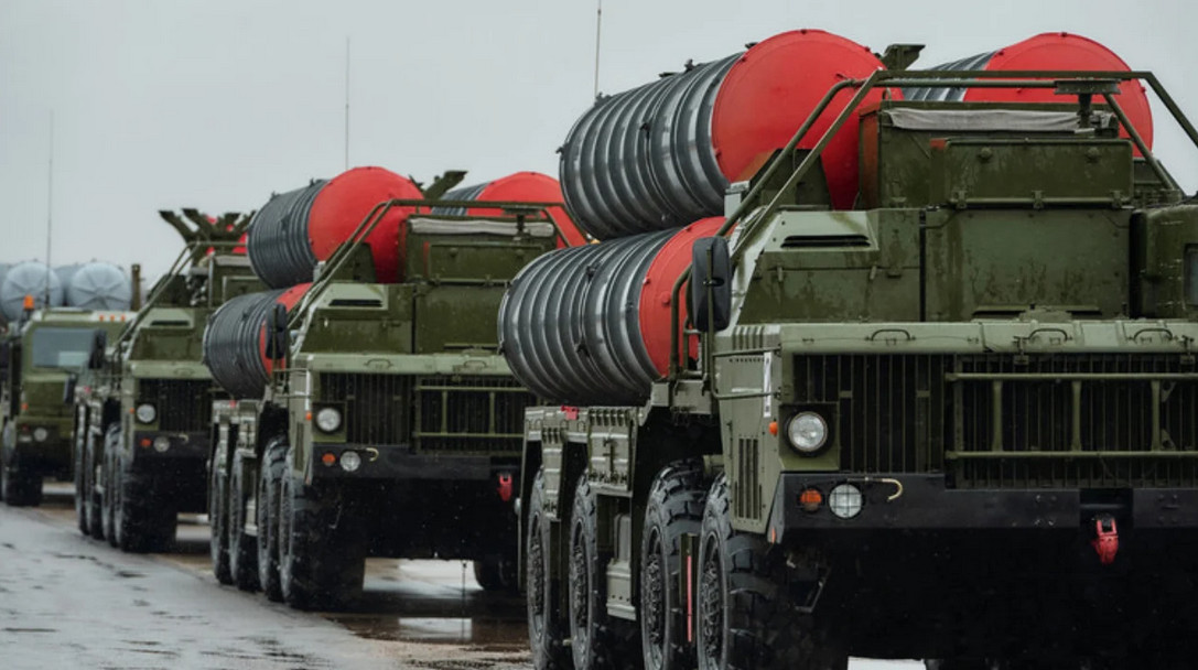 রাশিয়ার কাছ থেকে এস-৪০০ ক্ষেপণাস্ত্র কিনছে ভারত