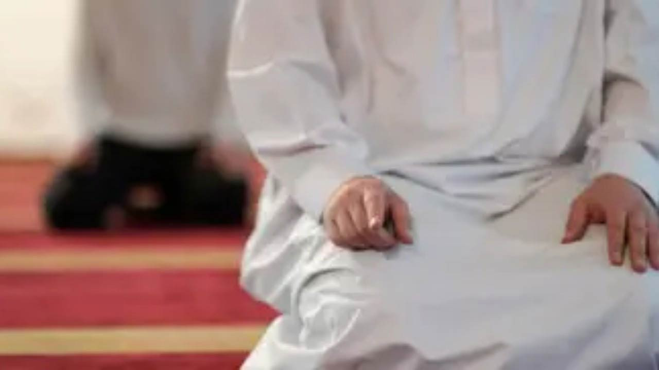 সুন্নত না পড়ে ফরজ নামাজের ইমামতি করা যাবে কী?