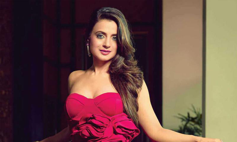 আমিশার নামে পরোয়ানা জারি