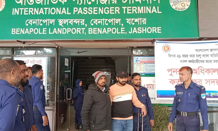 বেনাপোল ইমিগ্রেশন থেকে হত্যা মামলার ২ আসামি গ্রেপ্তার