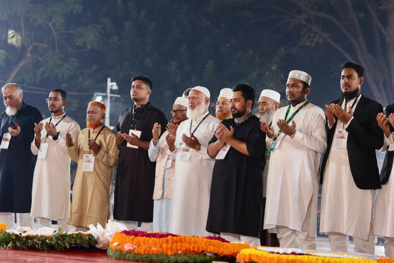 কেন্দ্রীয় শহীদ মিনারে ভাষাশহীদদের প্রতি জামায়াত আমিরের শ্রদ্ধা