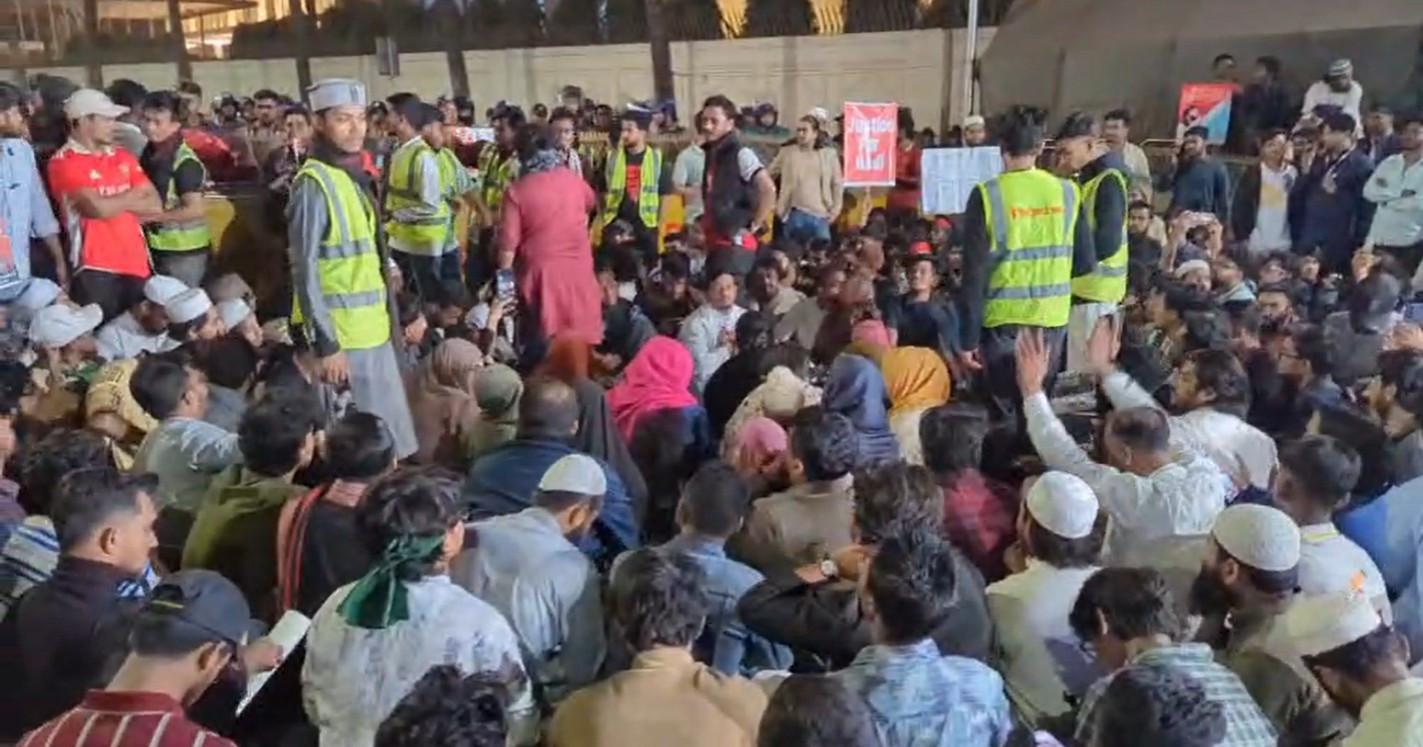 হাদি হত্যার তদন্ত দাবিতে যমুনার সামনে অবস্থান ইনকিলাব মঞ্চের