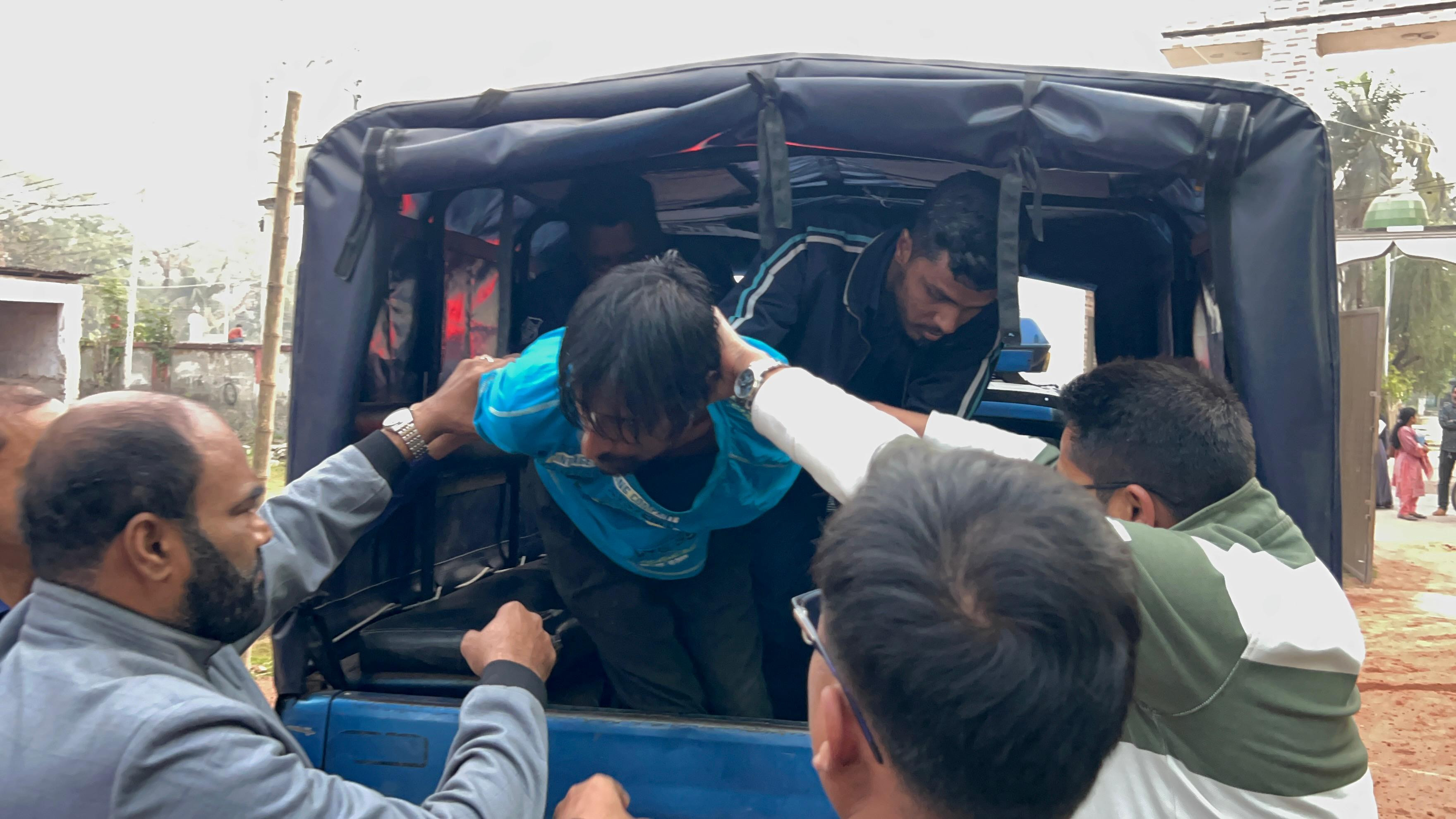 ঝালকাঠিতে ছেলের দায়ের আঘাতে প্রাণ গেল মায়ের