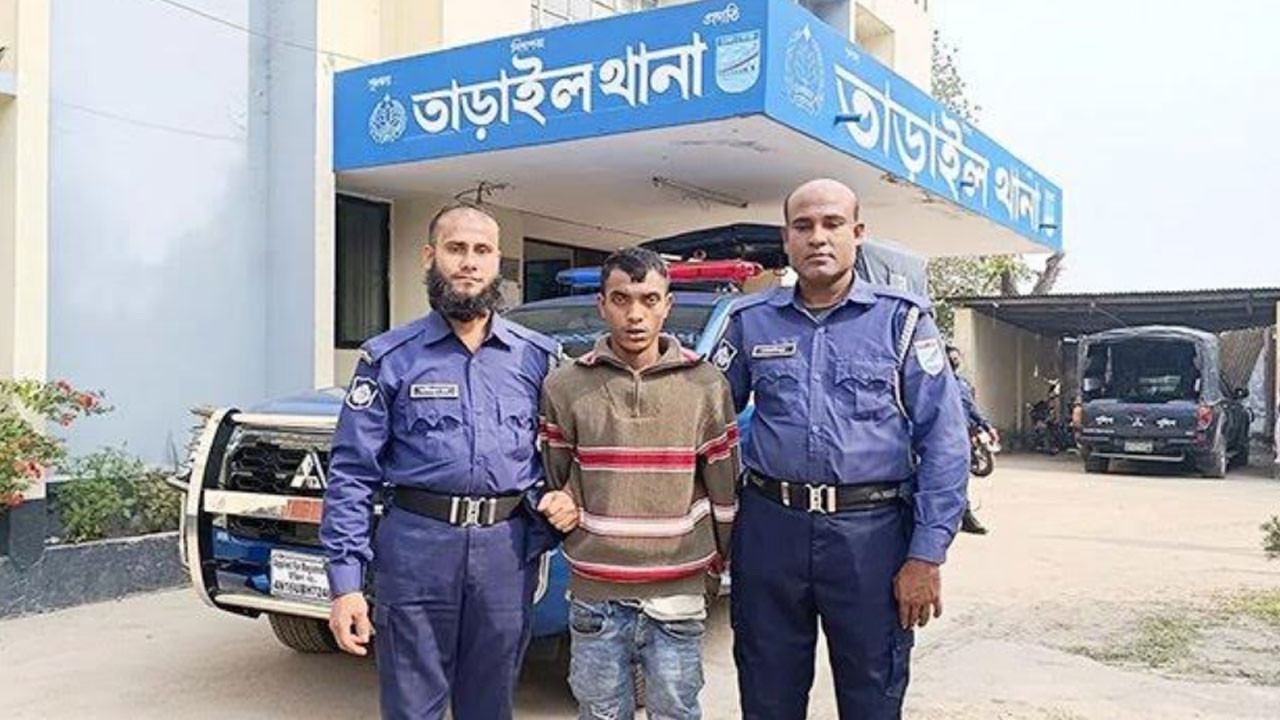 তাড়াইলে টাকার জন্য বাবাকে কুপিয়ে হত্যা, ছেলে আটক