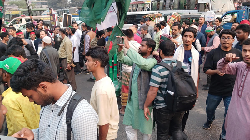 শাহবাগ ছাড়লেন জুলাই ঐক্যের নেতাকর্মীরা