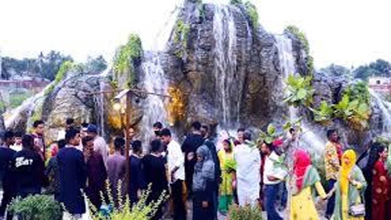 ঈদের আনন্দ ছড়িয়ে পড়েছে রংপুরজুড়ে