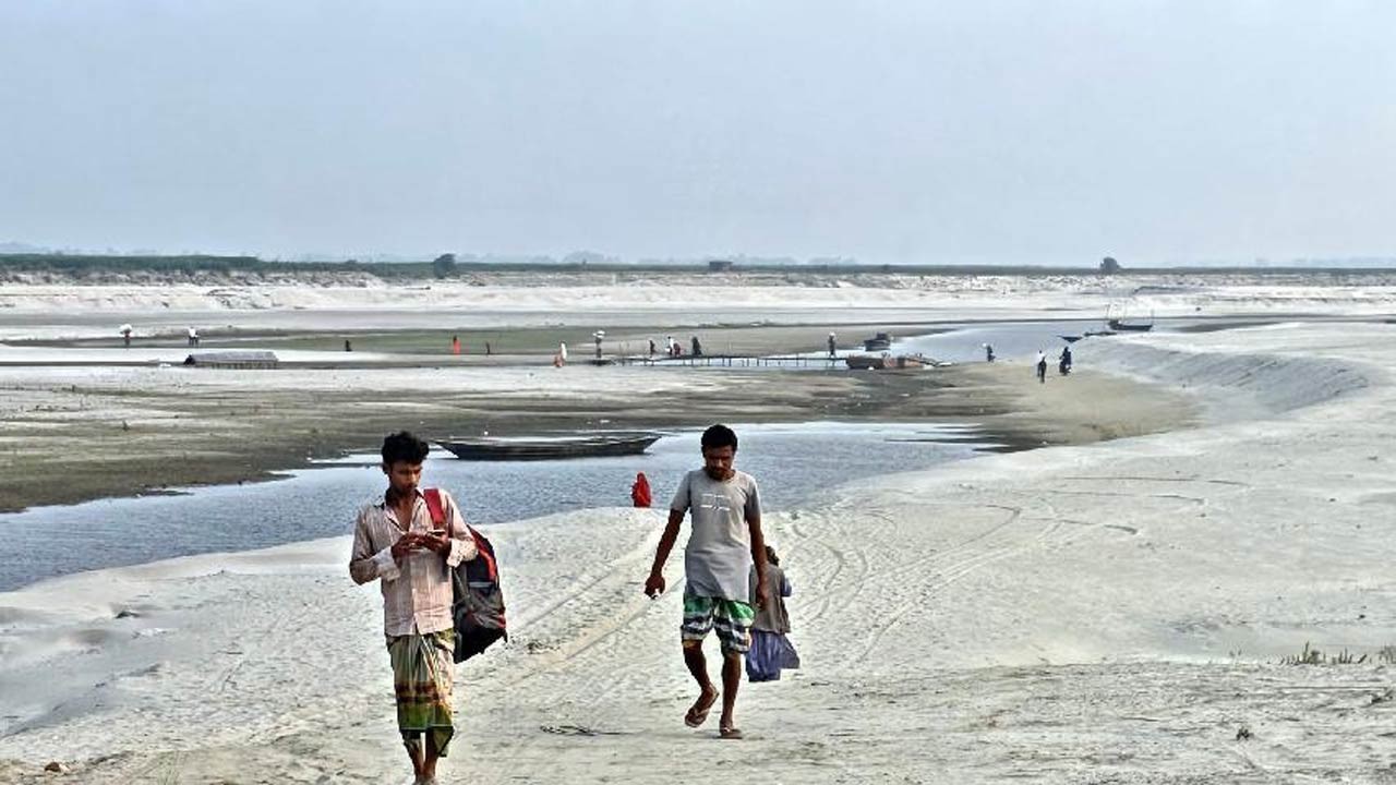 ব্রহ্মপুত্র নদের ভয়াবহ নাব্য সংকট