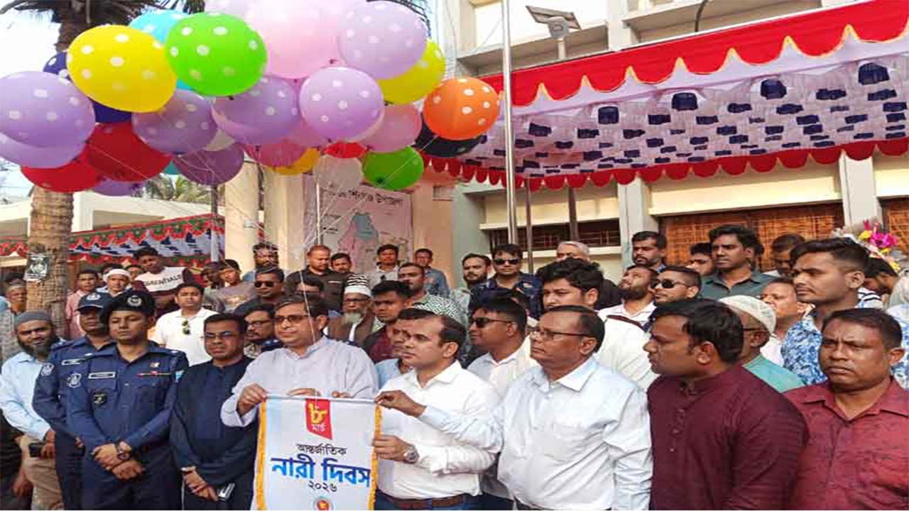 দেশের সর্বত্র পুরুষের চেয়ে নারী শ্রমিকরা এগিয়ে : প্রতিমন্ত্রী মীর শাহে আলম