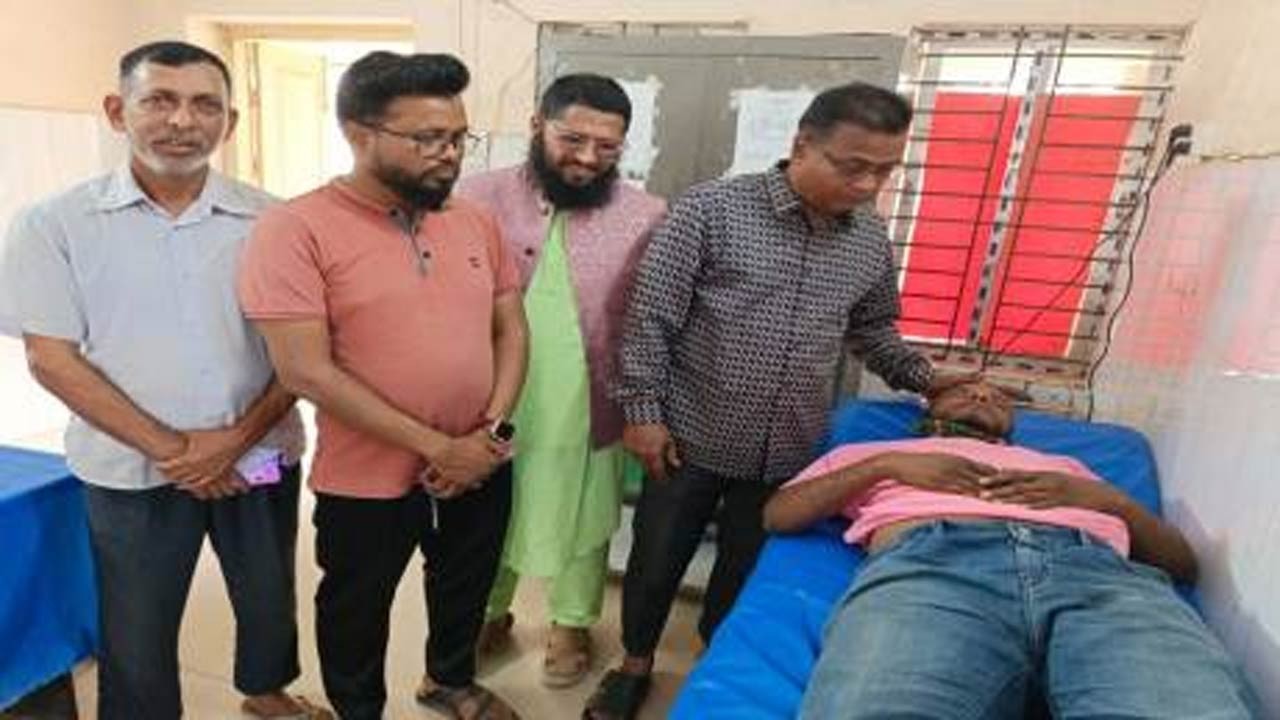 লালমনিরহাটে ইউপি সদস্যের হামলায় সাংবাদিক আহত