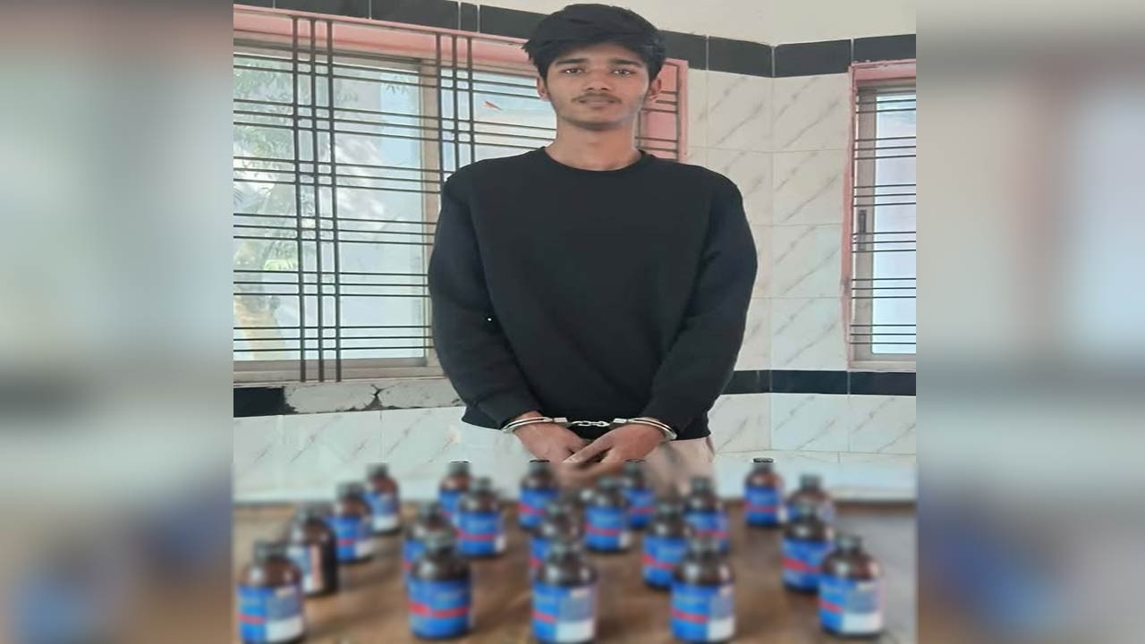 বগুড়ায় স্কুলব্যাগে মিলল ফেয়ারডিল বাসযাত্রী গ্রেফতার