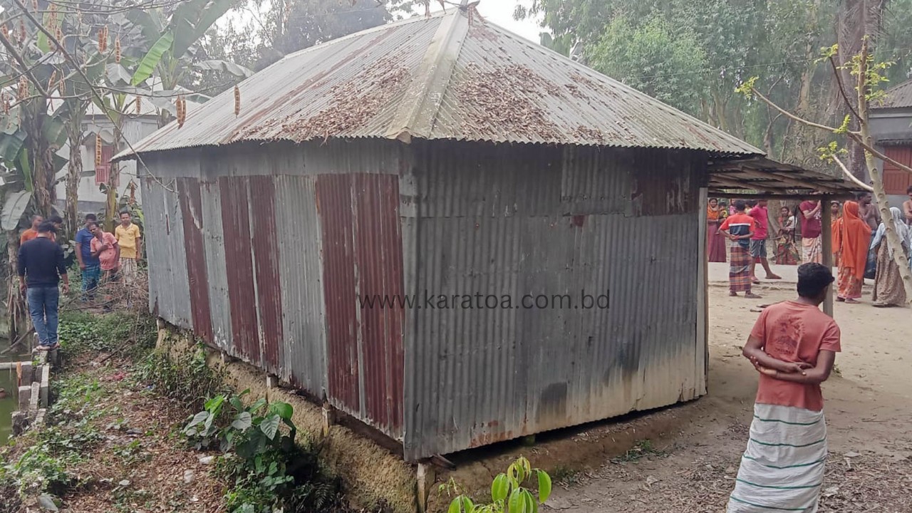 বগুড়ার ধুনটে লক্ষ্মী মন্দিরে আগুন দিয়ে পোড়ানোচেষ্টার অভিযোগ