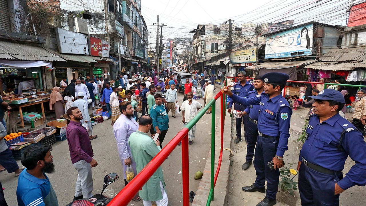 বগুড়া শহরের চাঁদনীবাজারকে গোলাপ চত্বর হিসেবে গড়ে তোলার কাজ শুরু