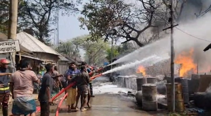 মানিকগঞ্জে আন্ধারমানিক বাজারে ২০ দোকান পুড়ে ছাই, দগ্ধ ১