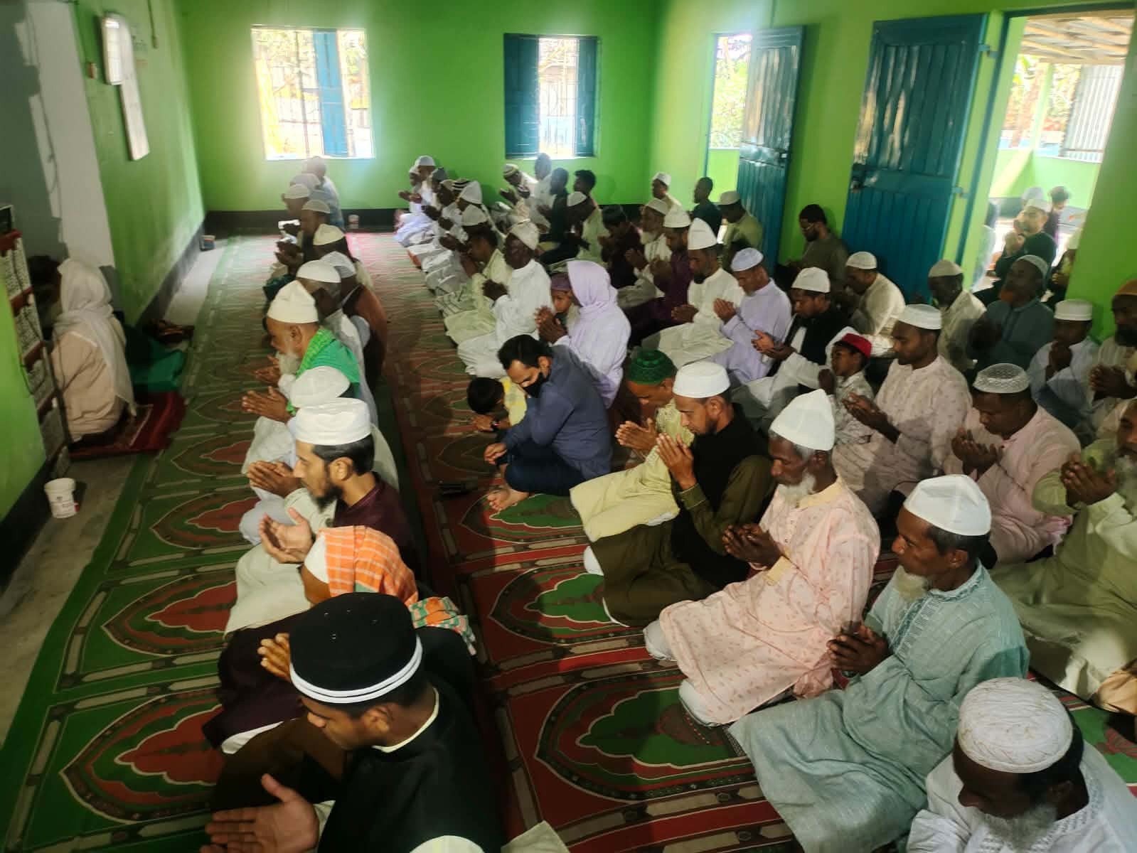 সৌদি আরবের সঙ্গে মিল রেখে গঙ্গাচড়ায় একটি গ্রামে ঈদুল ফিতর উদযাপিত