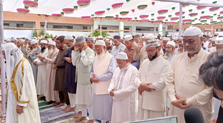 রাজধানীর মনিপুরে ঈদের নামাজ পড়লেন বিরোধীদলীয় নেতা ডা. শফিকুর রহমান