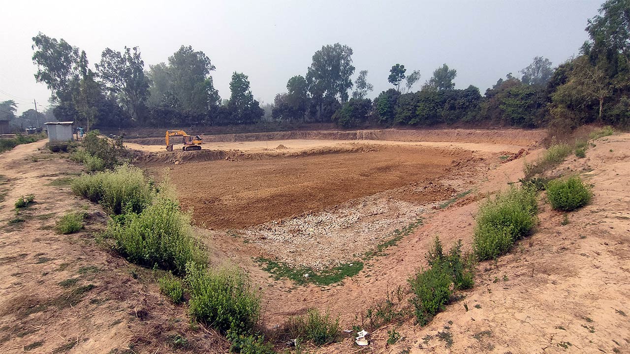 নওগাঁয় পুকুর খননের নামে মাটি বিক্রির মহোৎসব