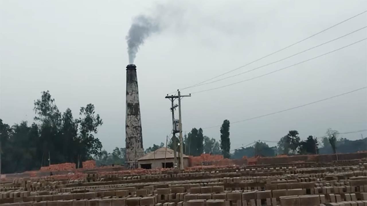 বগুড়ার শিবগঞ্জে অবৈধ ইটভাটা ৩৫ টি, নিরব প্রশাসন