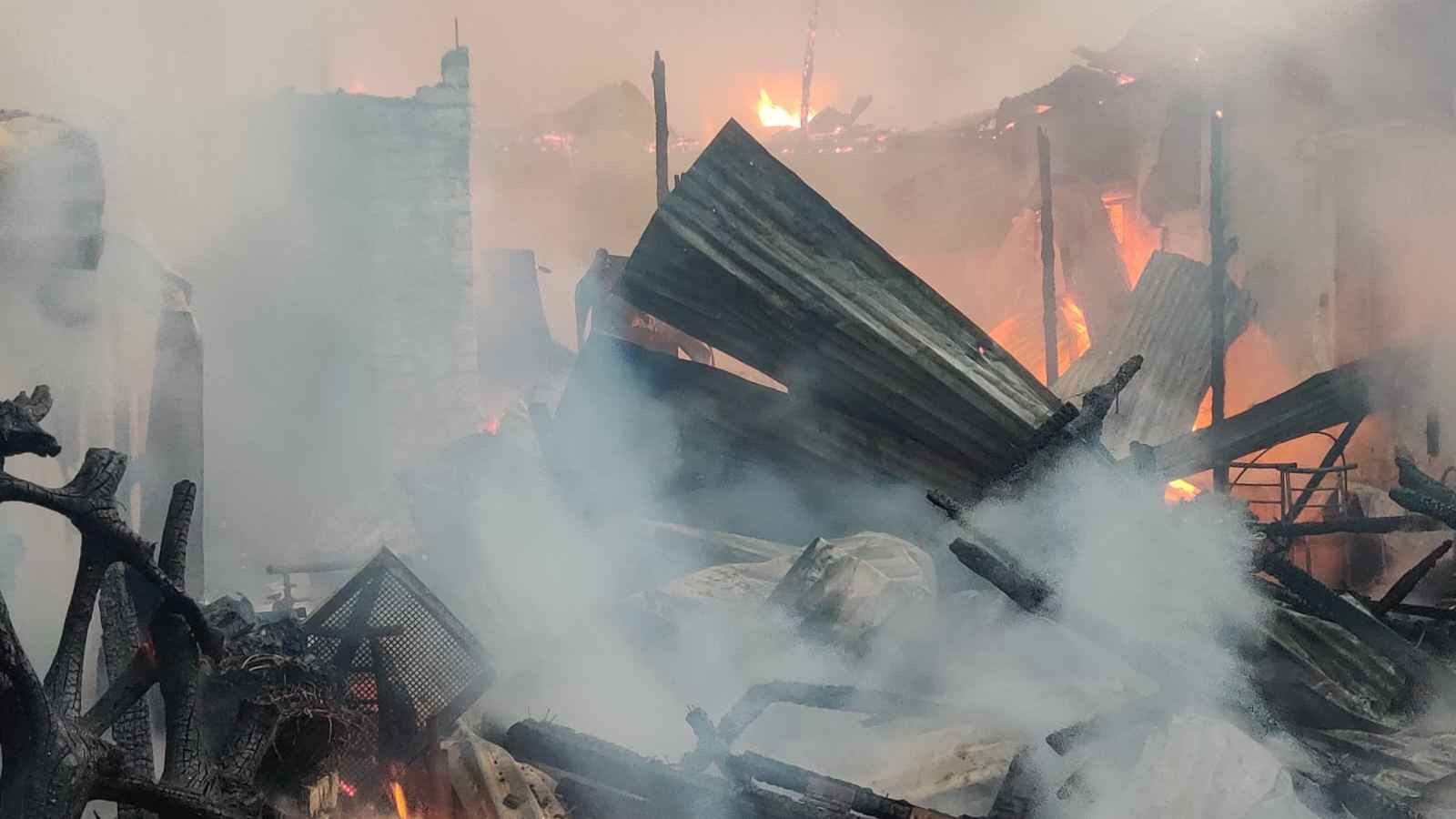 বান্দরবানে আগুনে ছয়টি বসতঘর ও দোকান ভস্মীভূত