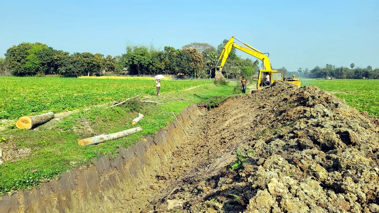 বগুড়ার শেরপুরে লক্ষ্মীখোলা খাল খনন প্রকল্পে দুই দপ্তরের বরাদ্দ, সমন্বয়হীনতার অভাব 