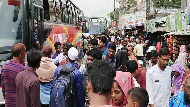 ঈদের ছুটি শেষে রংপুরে নেমে এসেছে চরম ভোগান্তি, অসহায় যাত্রীরা