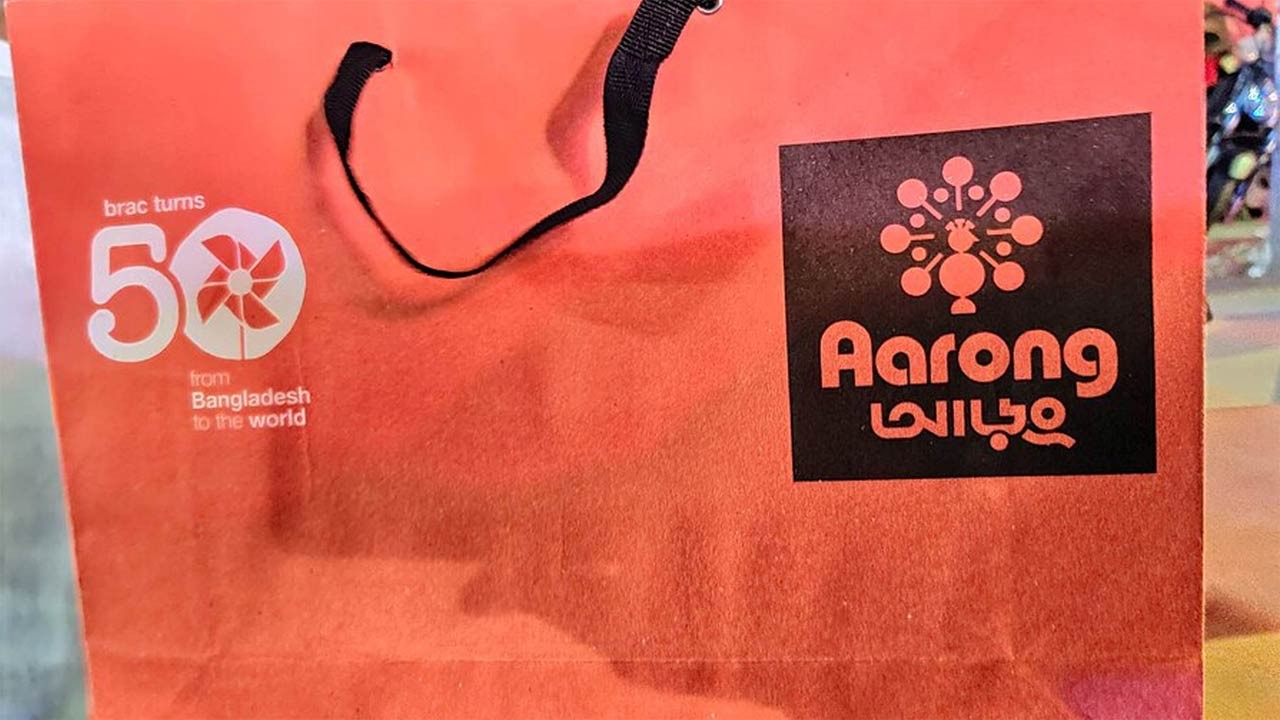 শপিং ব্যাগের দাম নেওয়া বন্ধে আড়ংকে লিগ্যাল নোটিশ